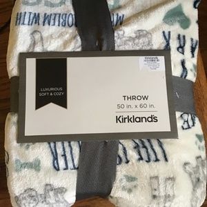Plush throw blanket